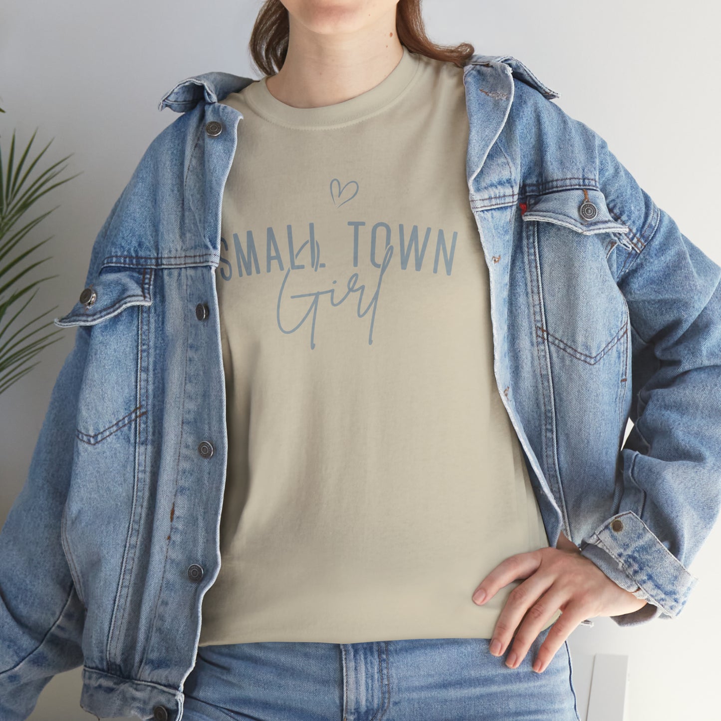 Small town girl Heavy Cotton Tee